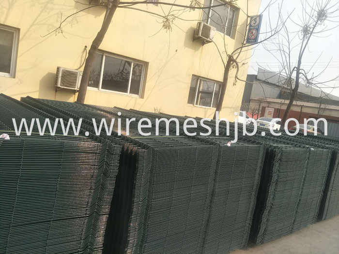 Green Wire Mesh Fence